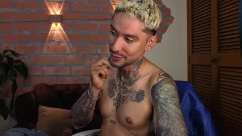 Snapshot of dylanstonne1 chatting on October 22, 9:47 pm D Y L A N online show from October 22, 9:47 pm