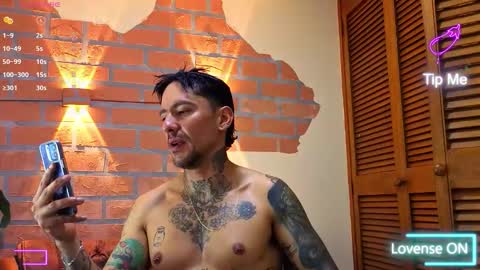 Snapshot of dylanstonne1 chatting on November 1, 8:55 pm D Y L A N online show from November 1, 8:55 pm