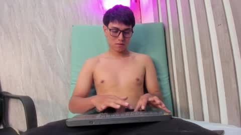 dylanxscot online show from May 28, 11:40 am