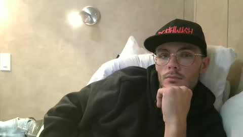 Snapshot of dylp400 chatting on January 4, 4:22 pm dylp400 online show from January 4, 4:22 pm