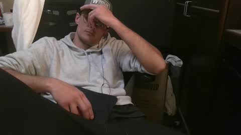 Snapshot of dylp400 chatting on January 28, 8:36 am dylp400 online show from January 28, 8:36 am