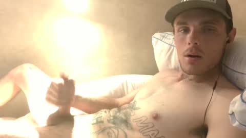 Snapshot of dylp400 chatting on February 4, 2:39 am dylp400 online show from February 4, 2:39 am