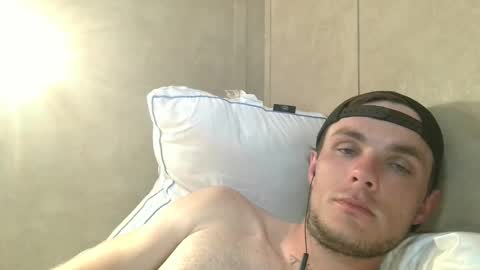 Snapshot of dylp400 chatting on February 9, 11:46 pm dylp400 online show from February 9, 11:46 pm