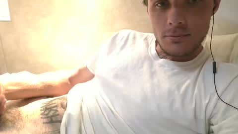 Snapshot of dylp400 chatting on February 12, 2:24 am dylp400 online show from February 12, 2:24 am