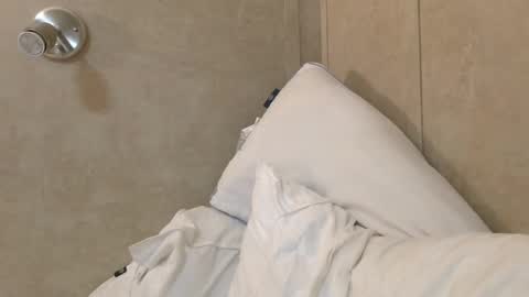 Snapshot of dylp400 chatting on February 16, 2:32 pm dylp400 online show from February 16, 2:32 pm