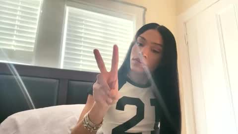 Dynasty online show from January 8, 4:09 pm