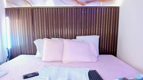 Snapshot of e11even_ chatting on December 17, 8:15 pm Call me Sofia online show from December 17, 8:15 pm