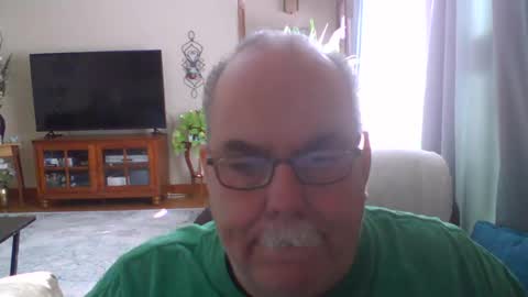 Snapshot of earl52 chatting on January 26, 5:23 pm earl52 online show from January 26, 5:23 pm