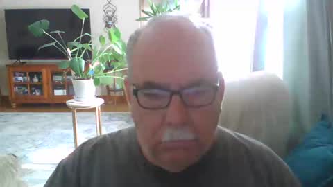 Snapshot of earl52 chatting on September 11, 7:14 pm earl52 online show from September 11, 7:14 pm