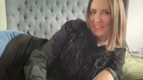 Snapshot of eatmypie69 chatting on December 5, 12:55 pm Nadia Ferreira  online show from December 5, 12:55 pm