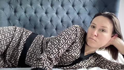 Nadia Ferreira  online show from November 10, 11:53 am