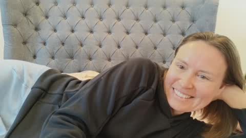 Nadia Ferreira  online show from April 7, 9:10 am