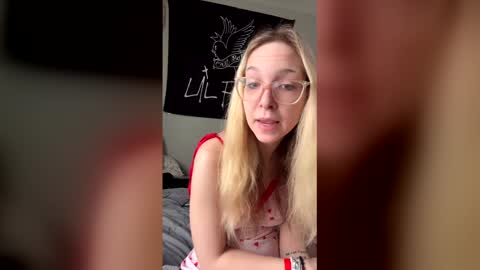 eazzye2311 online show from March 13, 8:48 pm