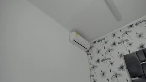 ebanolily online show from February 12, 1:28 pm