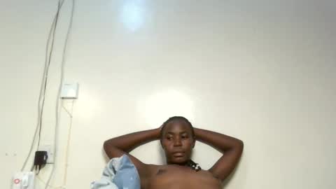 Snapshot of eboniey_slim chatting on February 22, 3:10 pm eboniey_slim online show from February 22, 3:10 pm