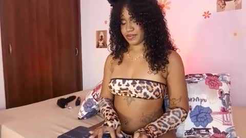 Snapshot of ebony_af chatting on April 16, 8:37 am ebony_af online show from April 16, 8:37 am