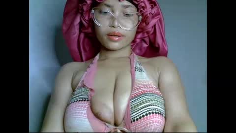 Snapshot of ebony_badgurl chatting on May 24, 8:03 pm Ebony badgurl online show from May 24, 8:03 pm