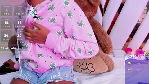 Snapshot of ebony_beautifull chatting on December 6, 2:02 am Luci online show from December 6, 2:02 am