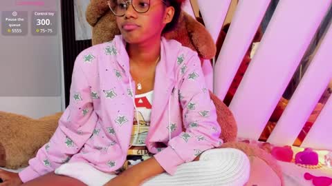 Snapshot of ebony_beautifull chatting on January 25, 2:04 am Luci online show from January 25, 2:04 am