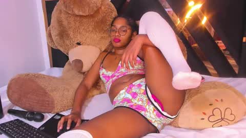 Snapshot of ebony_beautifull chatting on March 1, 4:58 am Luci online show from March 1, 4:58 am