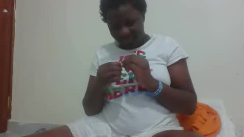 Snapshot of ebony_cecee chatting on October 21, 8:37 am ebony_cecee online show from October 21, 8:37 am