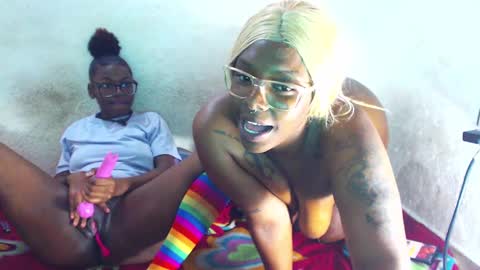 chayna smith online show from December 4, 9:02 pm