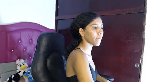 ebony_foxxx online show from January 8, 3:20 am