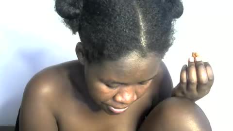 Snapshot of ebony_lynne chatting on May 14, 9:05 am ebony_lynne online show from May 14, 9:05 am