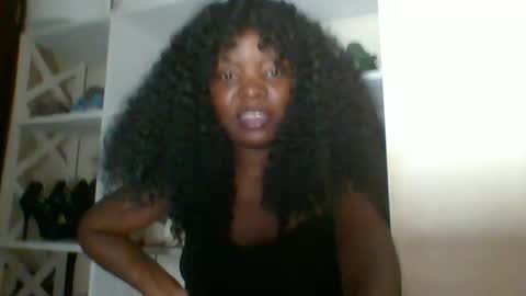 Snapshot of ebony_malkia chatting on December 4, 8:17 pm Malikia online show from December 4, 8:17 pm