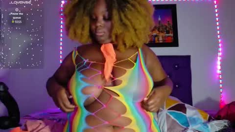 Snapshot of ebony_neighbormoans chatting on February 10, 3:21 am LINA online show from February 10, 3:21 am