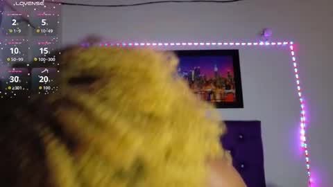 Snapshot of ebony_neighbormoans chatting on February 14, 12:29 am LINA online show from February 14, 12:29 am