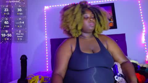 Snapshot of ebony_neighbormoans chatting on February 17, 3:03 am LINA online show from February 17, 3:03 am