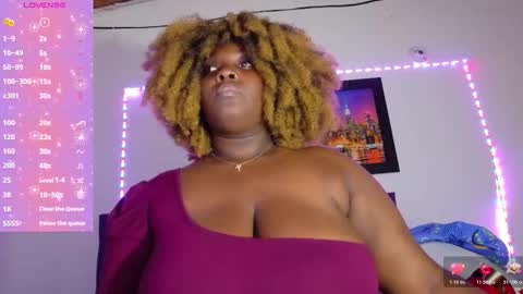 Snapshot of ebony_neighbormoans chatting on February 24, 2:20 am LINA online show from February 24, 2:20 am