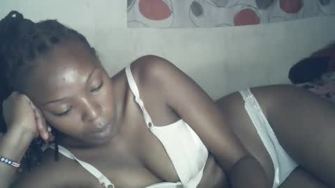 ebony_phoenix12 online show from November 12, 3:18 am