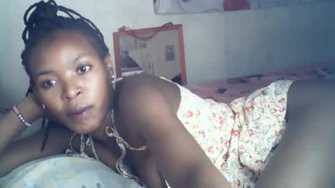 ebony_phoenix12 online show from December 18, 3:34 am