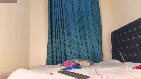 Snapshot of ebony_remy chatting on June 28, 7:31 pm ebony_remy online show from June 28, 7:31 pm
