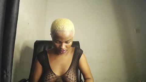 Snapshot of ebony_slimgirl0 chatting on June 17, 10:10 pm Lilly online show from June 17, 10:10 pm