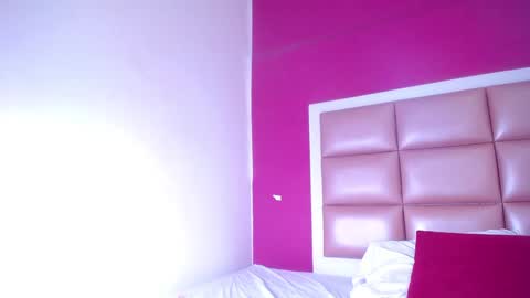 Snapshot of ebony_sugar_mommy chatting on December 18, 11:19 pm MILENA online show from December 18, 11:19 pm