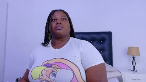 Snapshot of ebony_sugar_mommy chatting on June 11, 2:33 am MILENA online show from June 11, 2:33 am