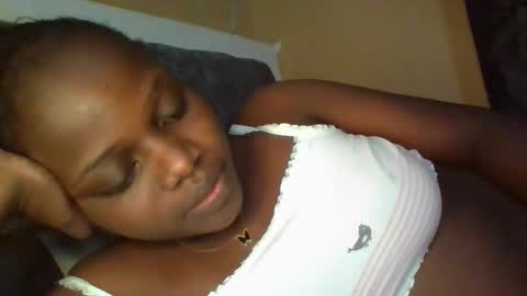 Snapshot of ebony_tasha chatting on January 5, 7:39 pm tasha online show from January 5, 7:39 pm