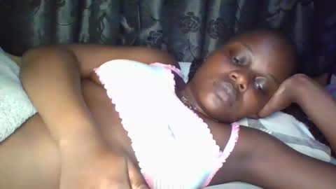 Snapshot of ebony_tasha chatting on February 3, 11:21 pm tasha online show from February 3, 11:21 pm