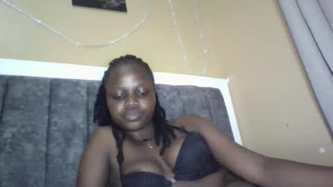 Snapshot of ebony_tasha chatting on February 10, 10:03 pm tasha online show from February 10, 10:03 pm