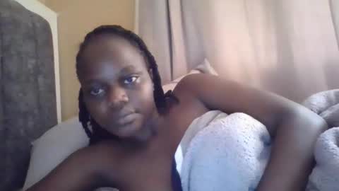 Snapshot of ebony_tasha chatting on February 17, 11:29 am tasha online show from February 17, 11:29 am
