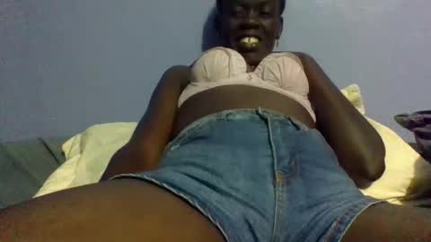 Snapshot of ebonydol2 chatting on February 24, 10:03 pm ebonydol2 online show from February 24, 10:03 pm