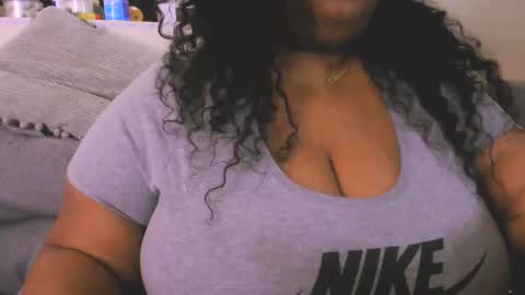 Snapshot of ebonygoddesskira chatting on January 2, 5:07 pm  Ebony Goddess Kira  online show from January 2, 5:07 pm