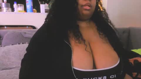 Snapshot of ebonygoddesskira chatting on January 3, 4:16 pm  Ebony Goddess Kira  online show from January 3, 4:16 pm