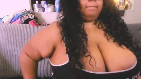 Snapshot of ebonygoddesskira chatting on January 18, 1:08 am  Ebony Goddess Kira  online show from January 18, 1:08 am
