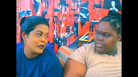 Snapshot of ebonyhotbuns4u2luv chatting on November 6, 6:14 am ebonyhotbuns4u2luv online show from November 6, 6:14 am