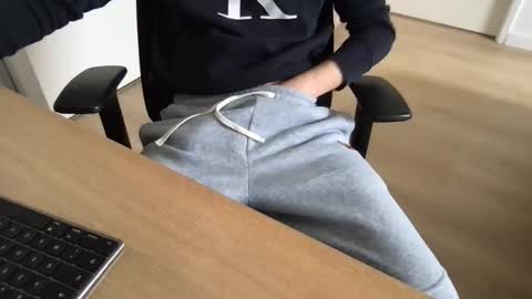 Snapshot of eddy270 chatting on October 25, 10:45 am eddy270 online show from October 25, 10:45 am