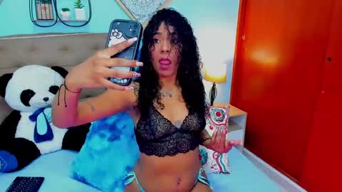 Snapshot of edelaine_rogers chatting on February 12, 10:49 pm ede online show from February 12, 10:49 pm